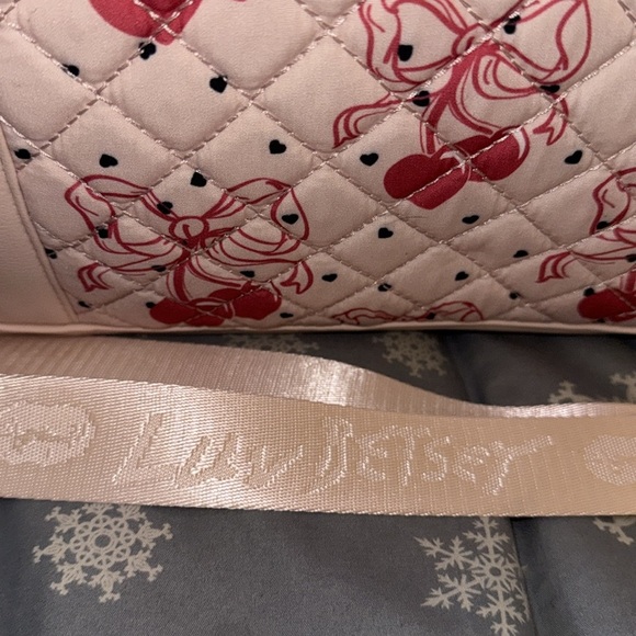 NWT Betsy Johnson Large Pink & Red cherries, coquette Weekender Bag 🎀🍒🎀🍒🎀🍒🎀🍒🎀 - Picture 4 of 10